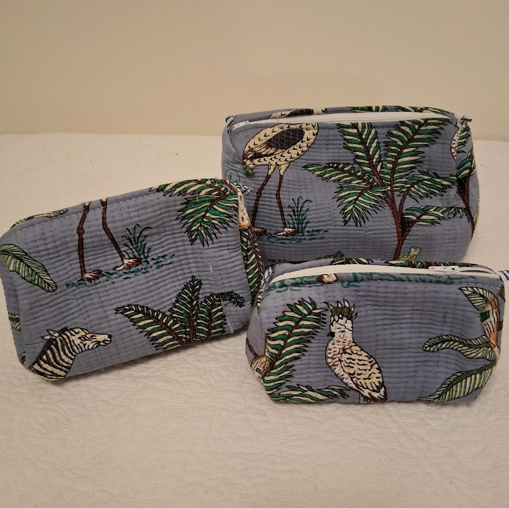 SET OF 3 TROPICAL PRINT QUILTED COSMETIC BAGS